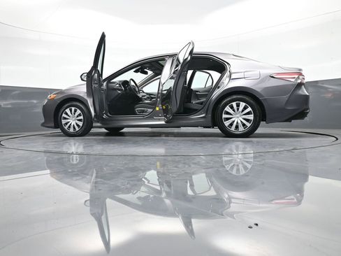 Certified 2019 Toyota Camry LE image 49