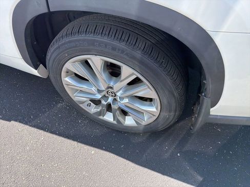 Used 2021 Toyota Highlander Limited AWD/4WD image 7