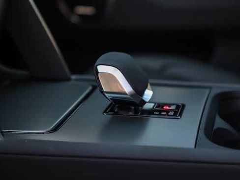 New 2024 Land Rover Discovery Sport S image 22