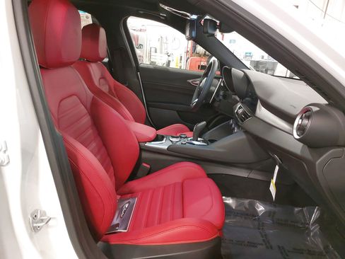 New 2025 Alfa Romeo Giulia w/ Veloce Package AWD image 10