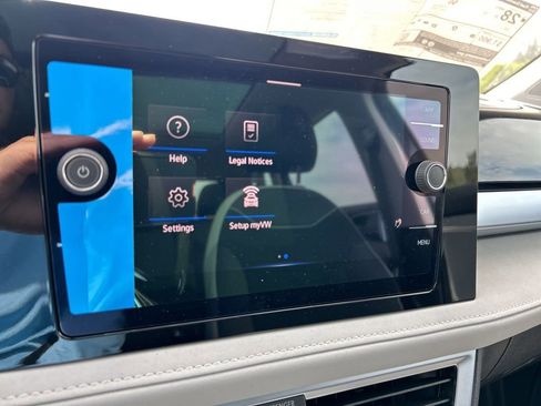 Used 2025 Volkswagen Taos SE image 28