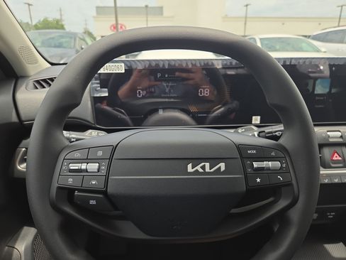 New 2026 Kia K4 FWD image 9
