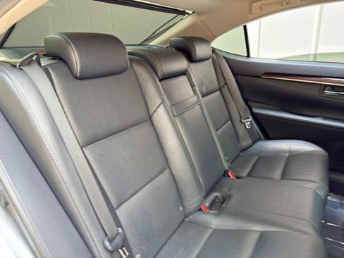 Used 2013 Lexus ES 350 w/ Luxury Pkg FWD image 39
