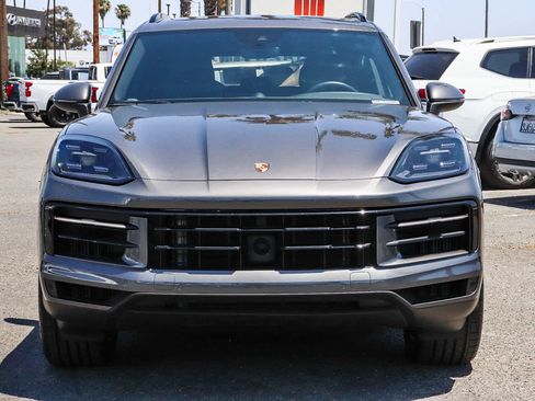 Used 2024 Porsche Cayenne AWD/4WD image 2