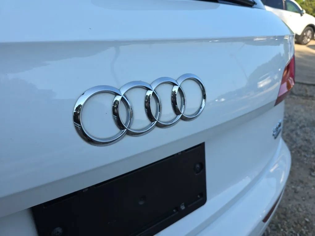 Used 2018 Audi Q5 2.0T Premium Plus w/ Premium Plus Package AWD/4WD image 10