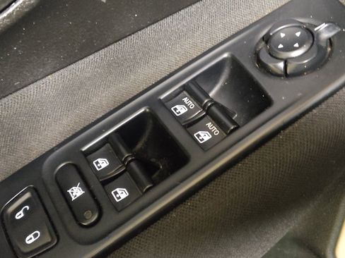 Used 2016 Jeep Renegade Latitude image 27