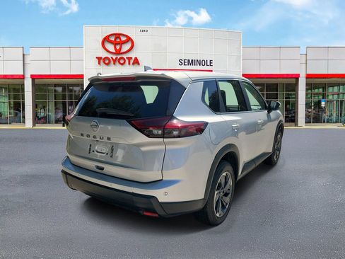 Used 2025 Nissan Rogue SV FWD image 3
