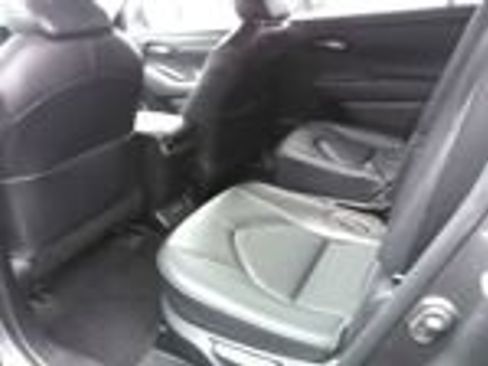 Used 2023 Toyota Highlander XLE image 2