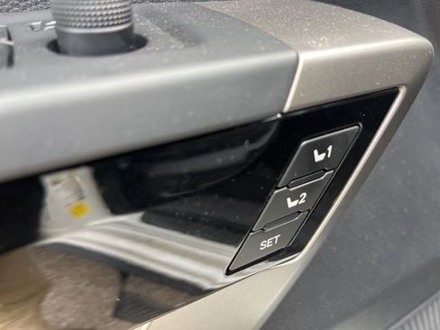 Used 2023 Toyota Tundra Limited image 13