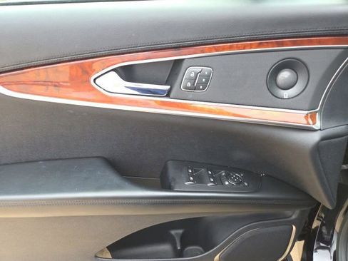 Used 2019 Lincoln Nautilus Select FWD image 12