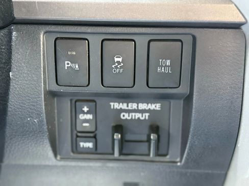 Used 2017 Toyota Tundra SR5 image 32