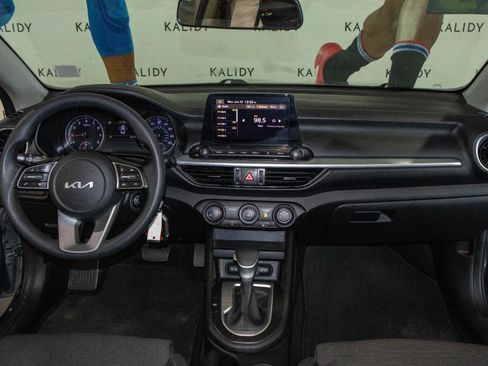 Used 2023 Kia Forte LXS w/ LXS Technology Package FWD image 3