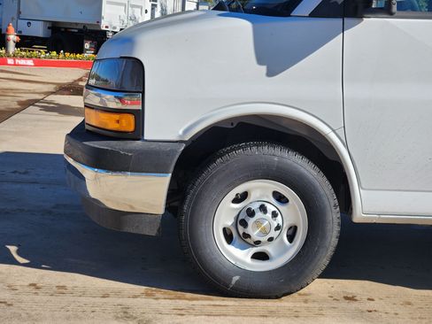 New 2025 Chevrolet Express 3500 w/ Power Convenience Package image 14