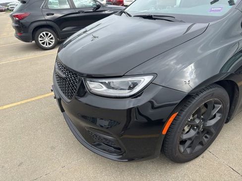 Used 2025 Chrysler Pacifica Limited image 46