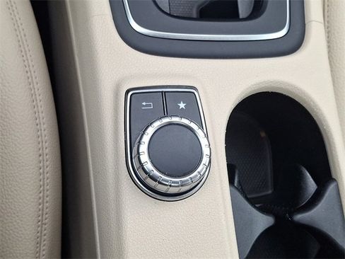 Used 2020 Mercedes-Benz GLA 250 4MATIC image 26