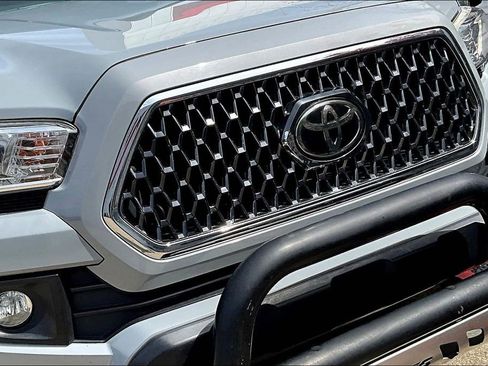 Used 2019 Toyota Tacoma TRD Off-Road image 31