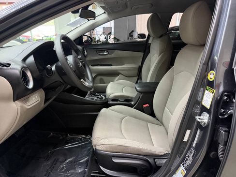 Used 2020 Kia Forte LXS FWD image 11