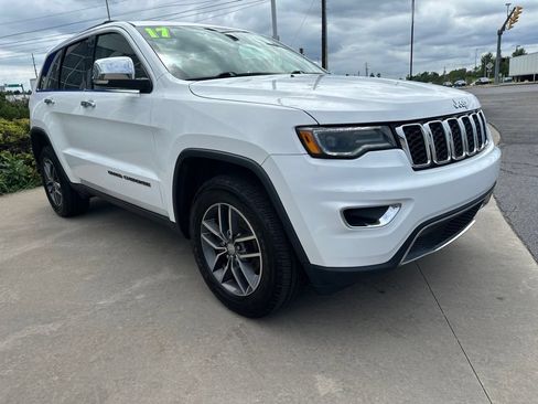 Used 2017 Jeep Grand Cherokee Limited w/ Luxury Group II AWD/4WD image 3
