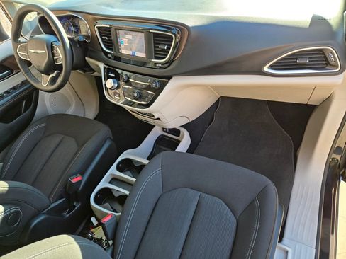 Used 2023 Chrysler Voyager LX FWD image 20