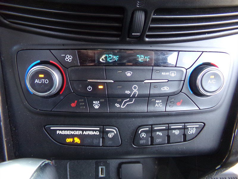 Used 2017 Ford Escape Titanium w/ Equipment Group 301A AWD/4WD image 32