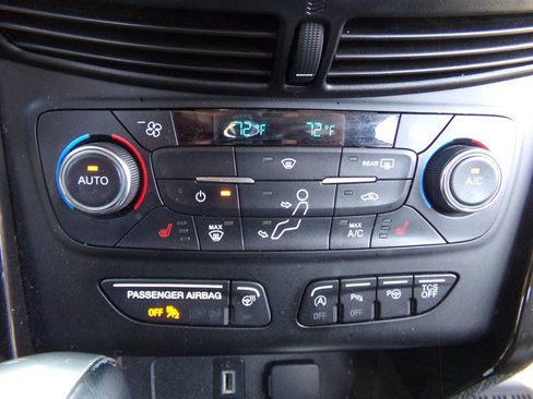 Used 2017 Ford Escape Titanium w/ Equipment Group 301A AWD/4WD image 32