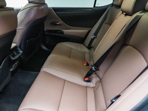 Used 2024 Lexus ES 350 w/ Premium Package image 20