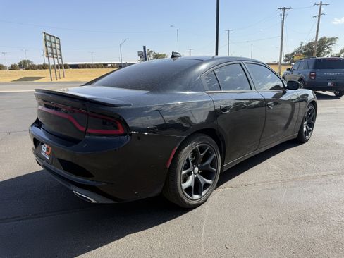 Used 2016 Dodge Charger R/T RWD image 4