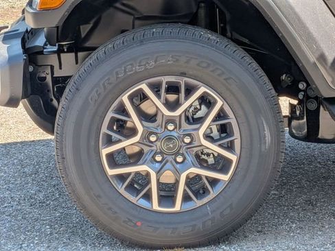New 2026 Jeep Wrangler Unlimited Sahara AWD/4WD image 27