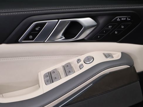 Certified 2023 BMW X7 xDrive40i w/ Executive Package image 25