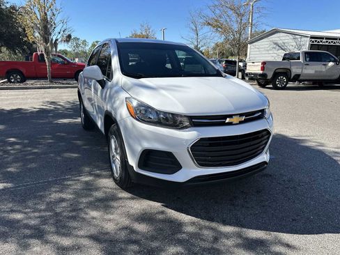 Certified 2022 Chevrolet Trax LS w/ Tint and Cruise Package image 8