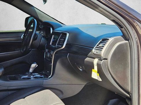 Used 2021 Jeep Grand Cherokee Laredo RWD image 17