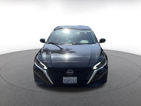 Used 2025 Nissan Altima 2.5 SV FWD image 4