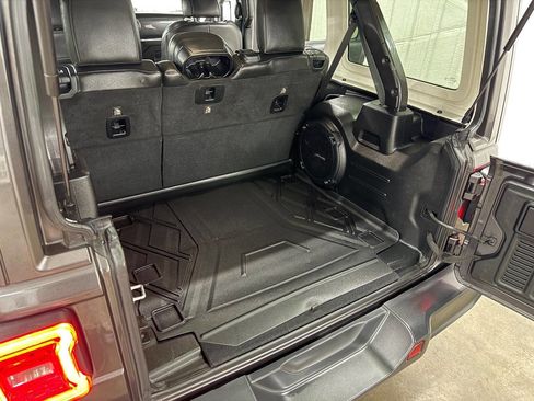 Used 2018 Jeep Wrangler Unlimited Sahara w/ Dual Top Group image 38