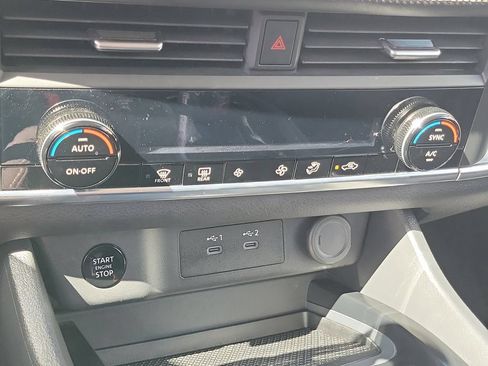 Certified 2025 Nissan Rogue SV FWD image 31