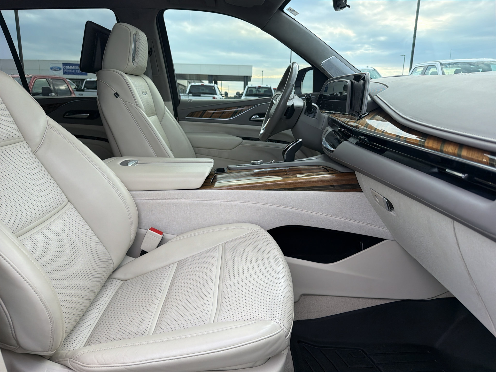Used 2021 Cadillac Escalade Premium Luxury Platinum AWD/4WD image 21
