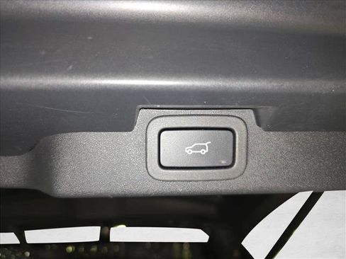 Used 2018 Land Rover Discovery HSE AWD/4WD image 14