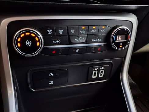 Used 2020 Ford EcoSport Titanium image 11