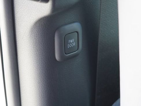 Certified 2026 Toyota Sienna XLE FWD image 47