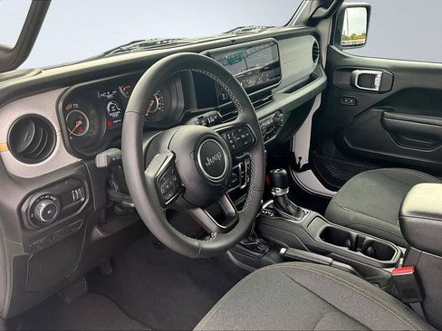 Used 2025 Jeep Wrangler Unlimited Sport AWD/4WD image 18