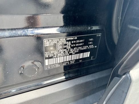 Used 2019 Toyota RAV4 LE AWD/4WD image 27