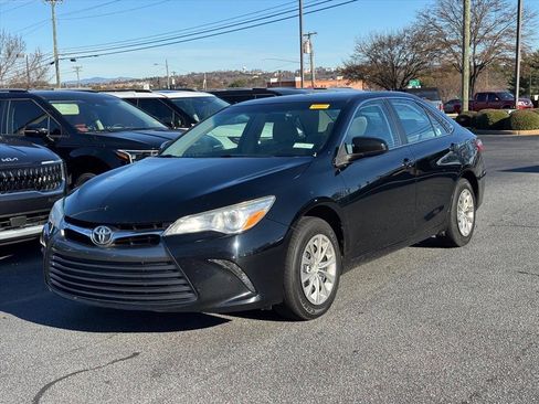 Used 2017 Toyota Camry LE image 7