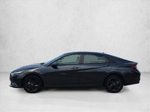 Used 2021 Hyundai Elantra SEL w/ Convenience Package FWD image 9