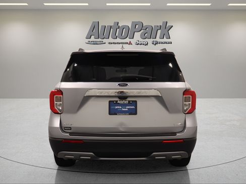Used 2020 Ford Explorer XLT w/ Equipment Group 202A AWD/4WD image 8