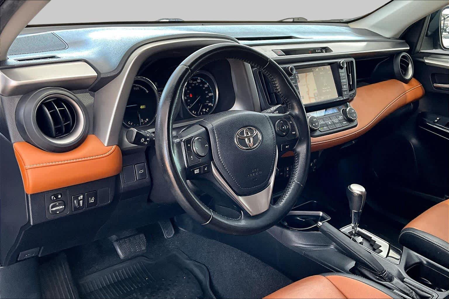 Used 2017 Toyota RAV4 Limited AWD/4WD image 18