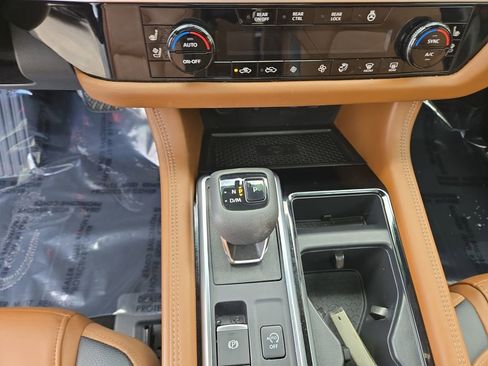 Used 2023 Nissan Pathfinder Platinum w/ Lighting Package (N92) image 11