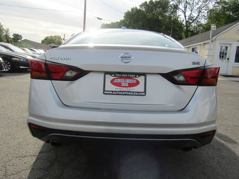 Used 2019 Nissan Altima 2.5 SR FWD image 6