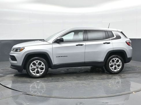 Used 2025 Jeep Compass Sport w/ Mopar Graphics Package AWD/4WD image 10