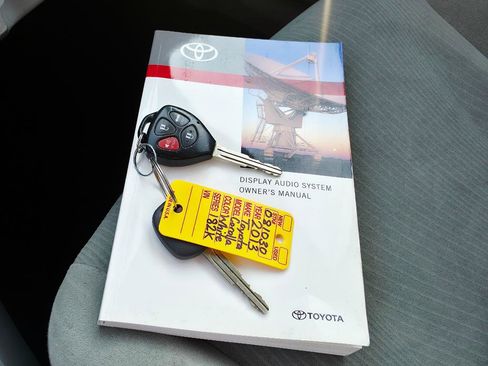 Used 2013 Toyota Corolla image 32