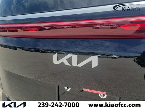 New 2026 Kia Carnival EX FWD image 10