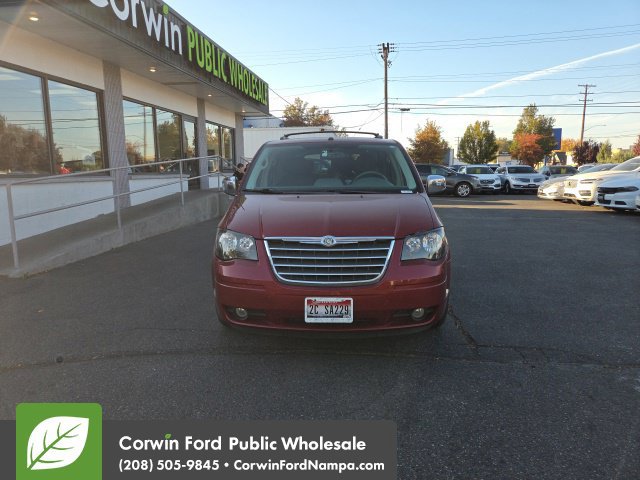 Used 2010 Chrysler Town & Country Touring w/ Entertainment Group #2 FWD image 3